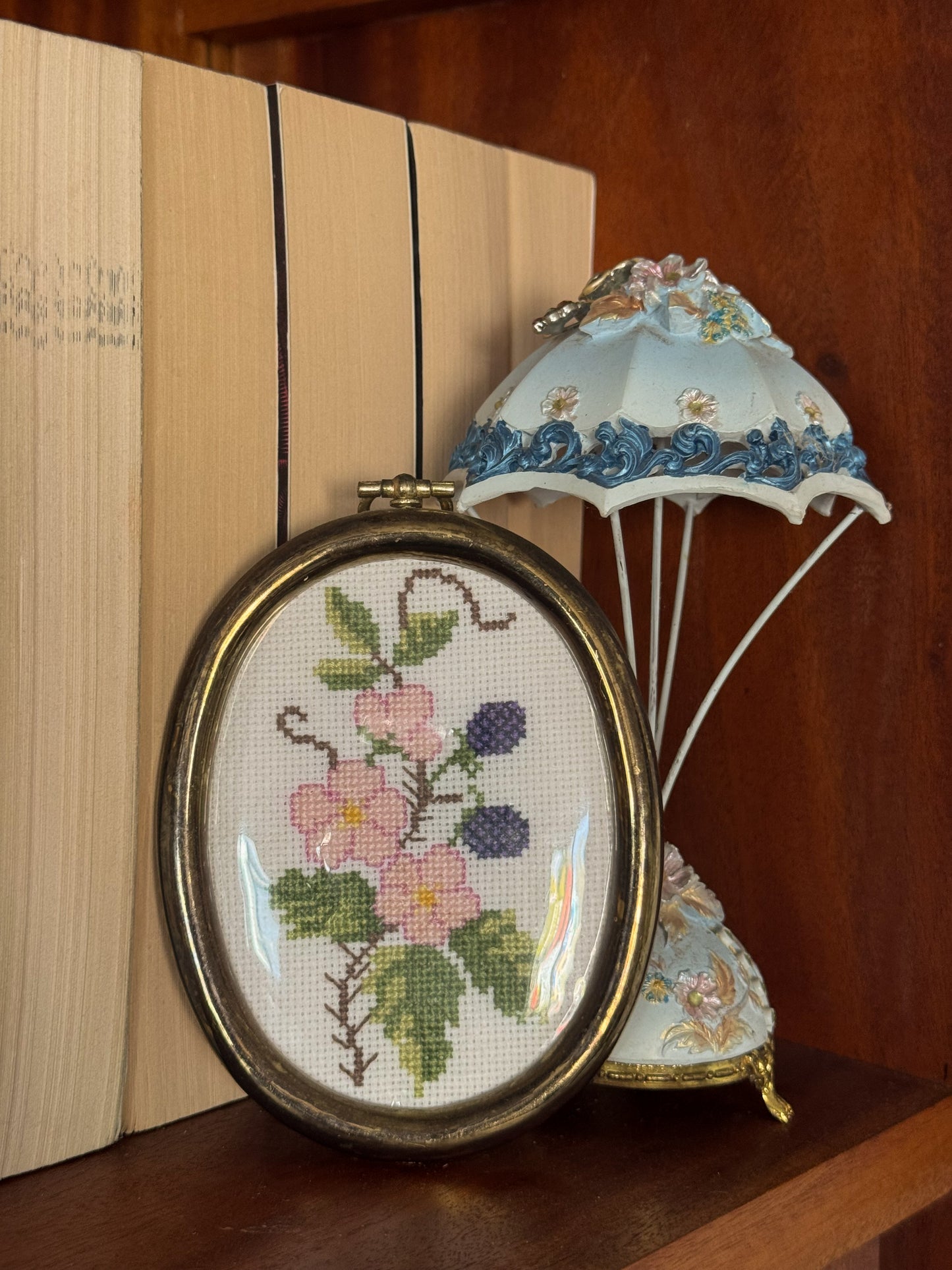 Cross stitch embroidery frame
